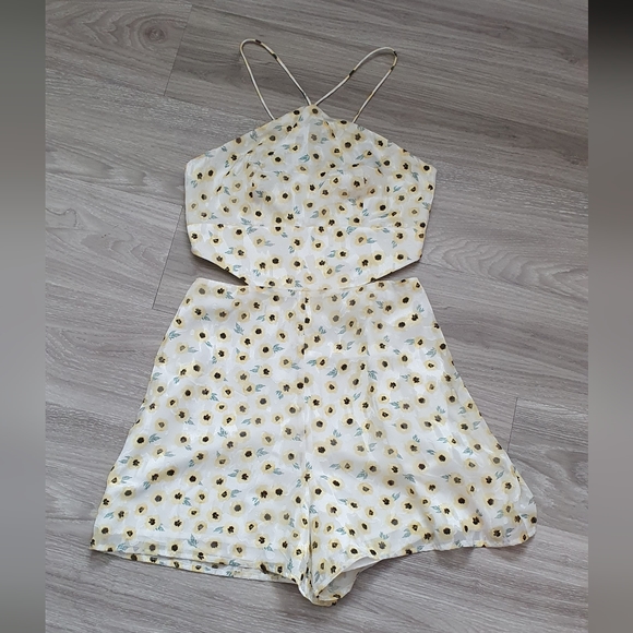 🔥NEW WITH TAG HUTCH DITSY FLORAL SEASIDE ROMPER XS🔥 - Picture 7 of 9